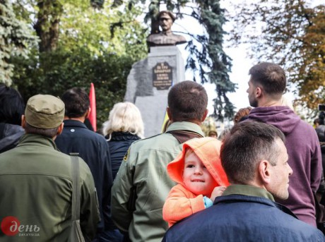 В Киеве установили памятник полковнику УНР Петру Болбочану В Киеве установили памятник полковнику УНР Петру Болбочану