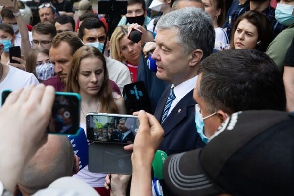 Порошенко раскрыл детали разговора с Венедиктовой
Порошенко раскрыл детали разговора с Венедиктовой