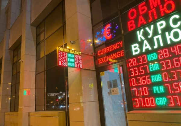 Курс валют 20 июня заставит нервничать гривну из-за доллара, пока евро терпит крах Курс валют 20 июня заставит нервничать гривну из-за доллара, пока евро терпит крах