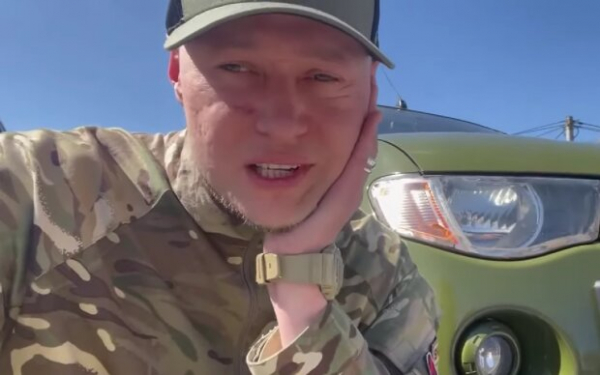 Андрей Хлывнюк из "Бумбокс" выбрался из окопов и вооружился микрофоном: "Глоток свежего воздуха" Андрей Хлывнюк из "Бумбокс" выбрался из окопов и вооружился микрофоном: "Глоток свежего воздуха"