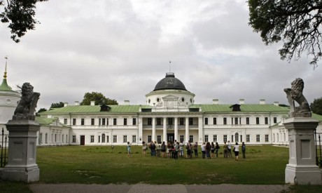 На Черниговщине начнут масштабную реставрацию дворцово-паркового комплекса Качановка На Черниговщине начнут масштабную реставрацию дворцово-паркового комплекса Качановка