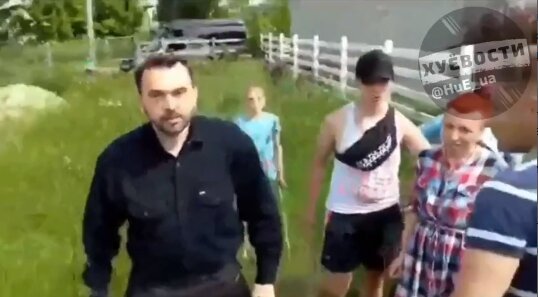 Выгнал с пруда - под Киевом разъяренный отец отомстил за ребенка и выстрелил в депутата Выгнал с пруда - под Киевом разъяренный отец отомстил за ребенка и выстрелил в депутата