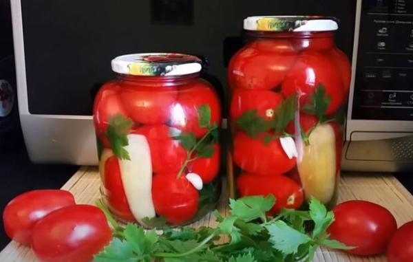 Не пресные с вкусным рассолом: рецепт маринованных крепких помидоров, консервация на зиму Не пресные с вкусным рассолом: рецепт маринованных крепких помидоров, консервация на зиму