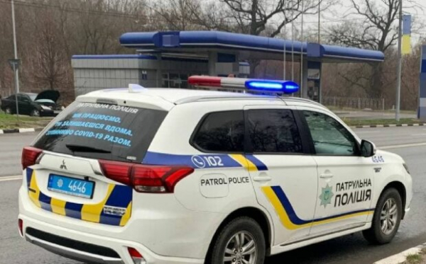 Россиянин сорвал украинский флаг, копам пришлось работать быстро: приехал погостить Россиянин сорвал украинский флаг, копам пришлось работать быстро: приехал погостить