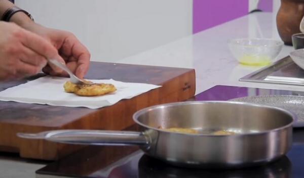 Рецепт куриных котлеток с плавленым сыром &mdash; быстро, вкусно и полезно