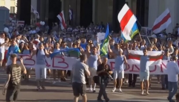 Лукашенко "завалили" просьбами расстреливать протестующих: в МВД появилась аудиозапись Лукашенко "завалили" просьбами расстреливать протестующих: в МВД появилась аудиозапись