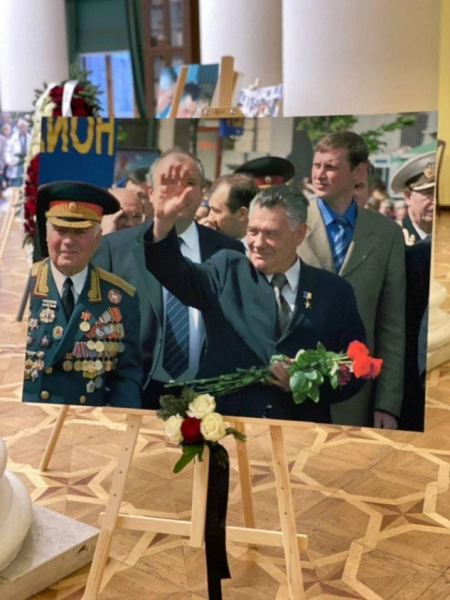 "Мы прощаемся с "Человеком эпохи": владелица ритуальной компании Алла Ландар об Александре Омельченко
"Мы прощаемся с "Человеком эпохи": владелица ритуальной компании Алла Ландар об Александре Омельченко