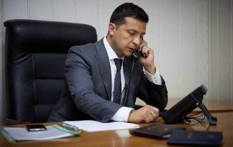Зеленский впервые поговорил с преемником Меркель - о чем шла речь

                        