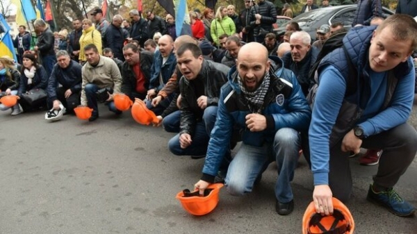 Горняки госшахт начали митинговать в Киеве Горняки госшахт начали митинговать в Киеве