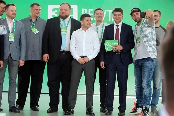 "Власть меняется": Рябошапка высказался о распаде "Слуги народа"
"Власть меняется": Рябошапка высказался о распаде "Слуги народа"