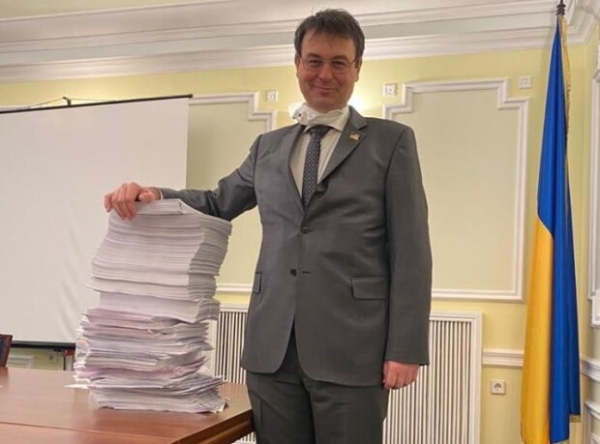 Полицейский беспредел вызвал восстание, весь город охватило пламя Полицейский беспредел вызвал восстание, весь город охватило пламя