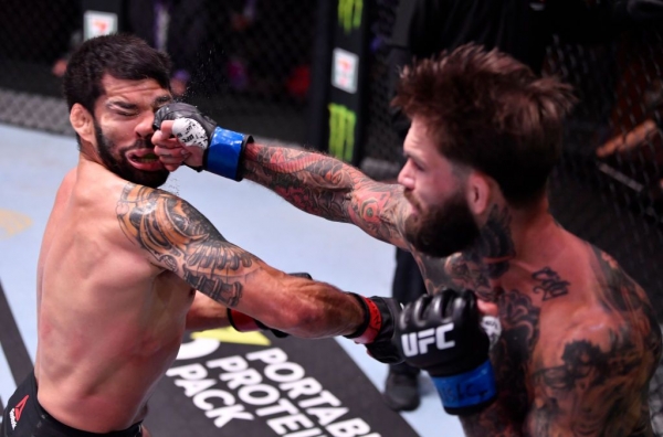 Коди Гарбрандт мощно нокаутировал Рафаэля Ассунсао на UFC 250
Коди Гарбрандт мощно нокаутировал Рафаэля Ассунсао на UFC 250