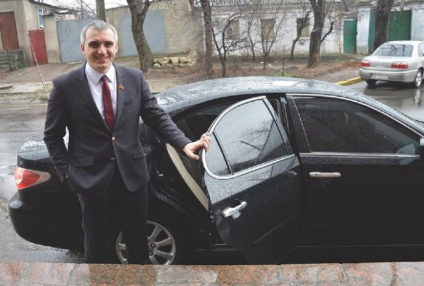 Чтобы с комфортом разъезжать на Lexus: горсовет купил для мэра Николаева магнитолу за 35 тысяч Чтобы с комфортом разъезжать на Lexus: горсовет купил для мэра Николаева магнитолу за 35 тысяч