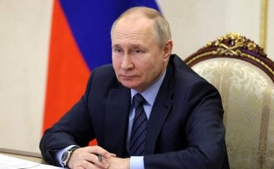 "Я должен сотрудничать с лидерами": Макрон собирается поговорить с Путиным
