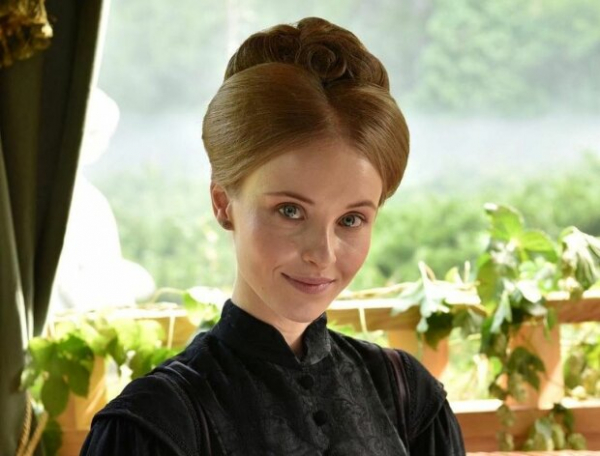 Коллега Ксении Мишиной из сериала "Крепостная" Анна Сагайдачная рассказала про свое самоубийство: "Вот ты стоишь на мосту" Коллега Ксении Мишиной из сериала "Крепостная" Анна Сагайдачная рассказала про свое самоубийство: "Вот ты стоишь на мосту"