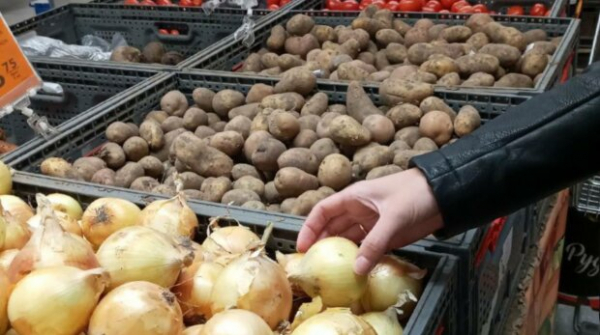"Хата на депутата": украинцы предложили эксперимент - политики должны жить на минималку 30 дней "Хата на депутата": украинцы предложили эксперимент - политики должны жить на минималку 30 дней