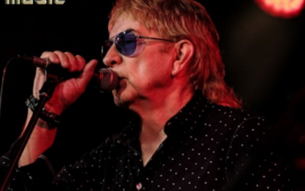 Умер вокалист культовой группы "Uriah Heep" Джон Лоутон Умер вокалист культовой группы "Uriah Heep" Джон Лоутон