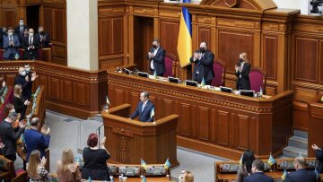 С депутатов и чиновников сняли важный запрет: что разрешили С депутатов и чиновников сняли важный запрет: что разрешили