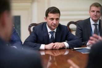 На заседании фракции Зеленский агитировал за законопроект про КСУ
На заседании фракции Зеленский агитировал за законопроект про КСУ