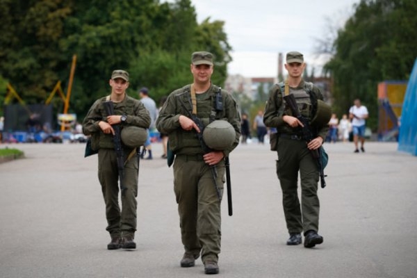 Рада запретила Нацгвардии проводить обыски и задержания украинцев
Рада запретила Нацгвардии проводить обыски и задержания украинцев
