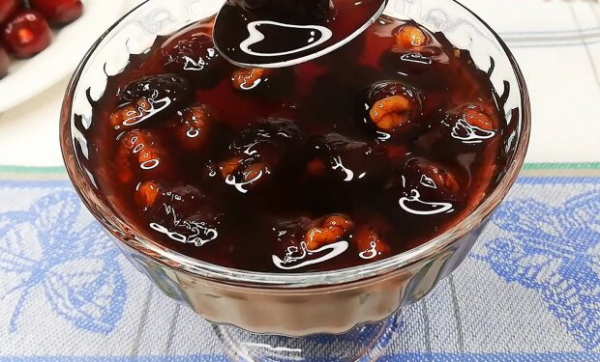 Готовьте сразу ведро, вкус, как у чурчхелы: рецепт царского варенья из черешни с орехами Готовьте сразу ведро, вкус, как у чурчхелы: рецепт царского варенья из черешни с орехами