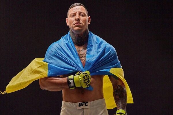 Украинский боец MMA Аскар Можаров избил российского блогера и получил вызов на бой
Украинский боец MMA Аскар Можаров избил российского блогера и получил вызов на бой