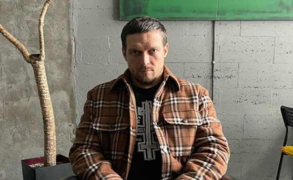 Александр Усик сделал то, чего рассчитывает от каждого: "А чего сам на фронт не пошел?"