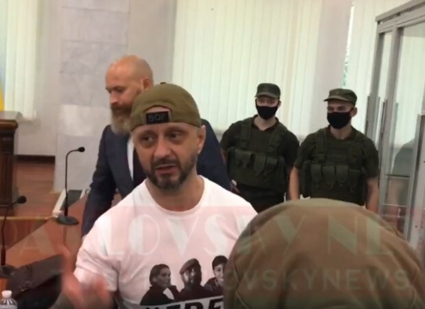 Потеряли том дела Шеремета: суд в четвертый раз отложил апелляцию Антоненко Потеряли том дела Шеремета: суд в четвертый раз отложил апелляцию Антоненко