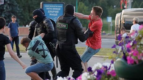В Беларуси за сутки задержано более двухсот человек В Беларуси за сутки задержано более двухсот человек