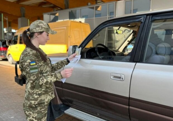 В Украине с 1 июня изменят правила выезда за границу: что нужно знать мужчинам В Украине с 1 июня изменят правила выезда за границу: что нужно знать мужчинам