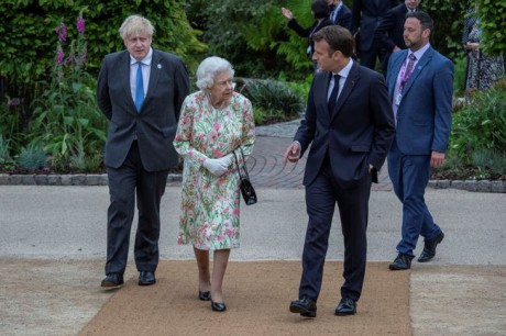 Королева Елизавета II встретилась с лидерами G7 Королева Елизавета II встретилась с лидерами G7