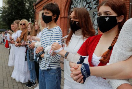 В Минске на площади Независимости задержали более 70 человек В Минске на площади Независимости задержали более 70 человек
