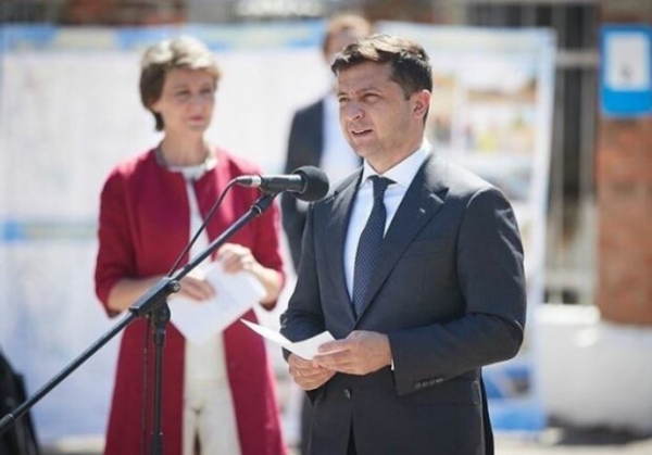 Зеленский "оригинально" поздравил Украину: "Страна, где любят животных" Зеленский "оригинально" поздравил Украину: "Страна, где любят животных"