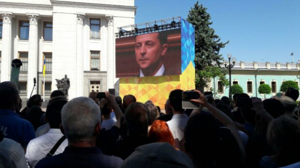 Подорожает все – от интернета до квартир: украинцы требуют не подписывать закон 5600 и вот почему Подорожает все – от интернета до квартир: украинцы требуют не подписывать закон 5600 и вот почему