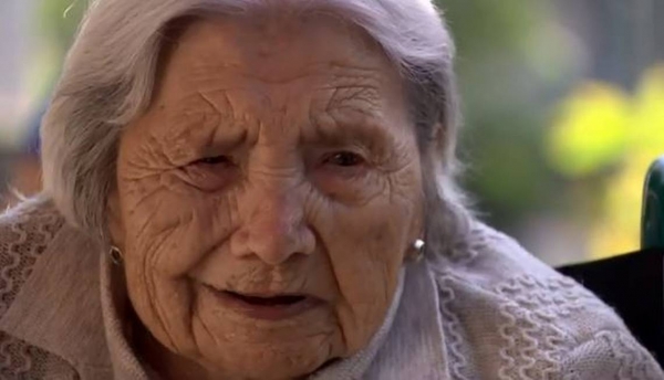 В Чили 111-летняя бабушка поборола коронавирус. Фото
В Чили 111-летняя бабушка поборола коронавирус. Фото