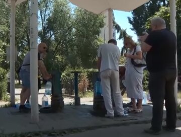 Бутилированная вода грязнее водопроводной: ученые нашли в ней вещества, вызывающие рак Бутилированная вода грязнее водопроводной: ученые нашли в ней вещества, вызывающие рак