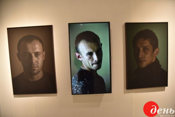Во Львове показали портреты воинов, которые были на передовой российско-украинской войны Во Львове показали портреты воинов, которые были на передовой российско-украинской войны