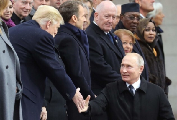 Топ-5 фото Путина, на которых его "подставили" с маленьким ростом
Топ-5 фото Путина, на которых его "подставили" с маленьким ростом