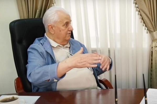 Кравчук показал свое средство от ковида — работает на батарейках: "Я надеюсь..." Кравчук показал свое средство от ковида — работает на батарейках: "Я надеюсь..."