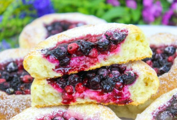 Это так вкусно, что невозможно оторваться: рецепт творожных булочек со смородиной Это так вкусно, что невозможно оторваться: рецепт творожных булочек со смородиной