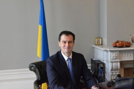 Экс-посол Украины в Нидерландах Ченцов назначен представителем Украины при ЕС и Евроатоме Экс-посол Украины в Нидерландах Ченцов назначен представителем Украины при ЕС и Евроатоме