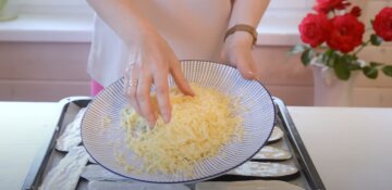 Мясо и не нужно: рецепт вкусных баклажанов под сыром с ароматным чесноком Мясо и не нужно: рецепт вкусных баклажанов под сыром с ароматным чесноком
