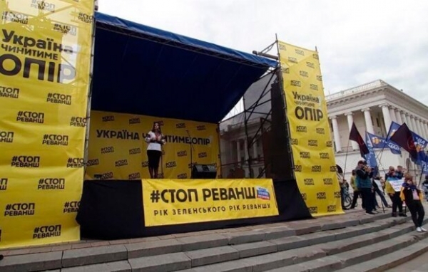 Федина на всю страну назвала Зеленского потерпевшим: воинственный клич нардепа со сцены