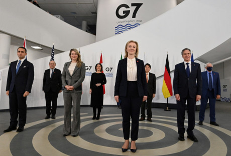 Главы МИД стран G7 предупреждают РФ о "тяжелых последствиях" в случае нападения на Украину