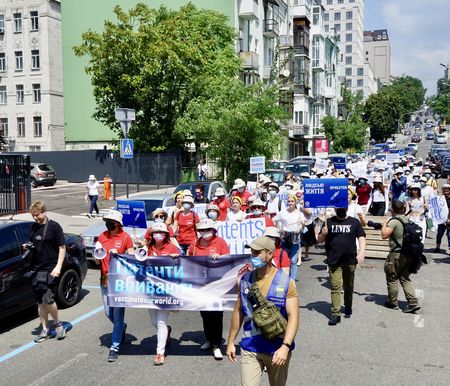 В Киеве состоялся марш в поддержку вакцинации В Киеве состоялся марш в поддержку вакцинации