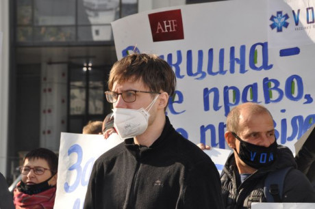 В Киеве состоялся арт-перформанс в поддержку международной кампании «Вакцинируйте наш мир» В Киеве состоялся арт-перформанс в поддержку международной кампании «Вакцинируйте наш мир»