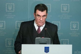 У Зеленского объявили о полном прекращении авиасообщения с Беларусью
У Зеленского объявили о полном прекращении авиасообщения с Беларусью