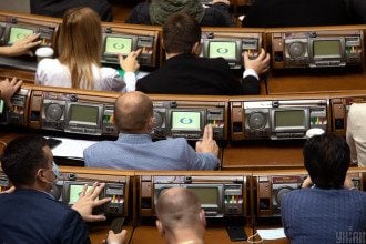 Депутаты разрешили торговать государственной землей через Сеть: что изменится
Депутаты разрешили торговать государственной землей через Сеть: что изменится