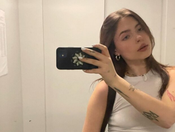 Дочь Елены Кравец из "Квартал 95" рассекретила имя загадочного мужчины: "Красивый" Дочь Елены Кравец из "Квартал 95" рассекретила имя загадочного мужчины: "Красивый"