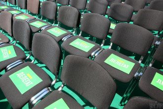 Слуга народа резко обошла в рейтинге партий ОПЗЖ и ЕС
Слуга народа резко обошла в рейтинге партий ОПЗЖ и ЕС